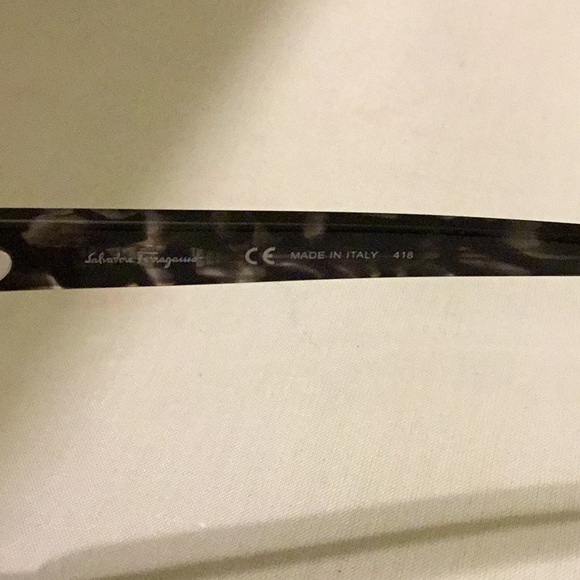 COPY - SALVATORE FERRAGAMO SUNGLASSES. - Picture 6 of 9